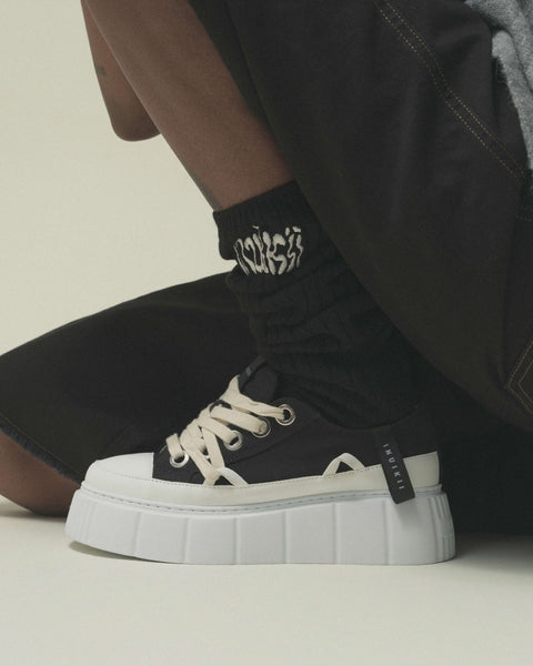 Matilda Canvas Black